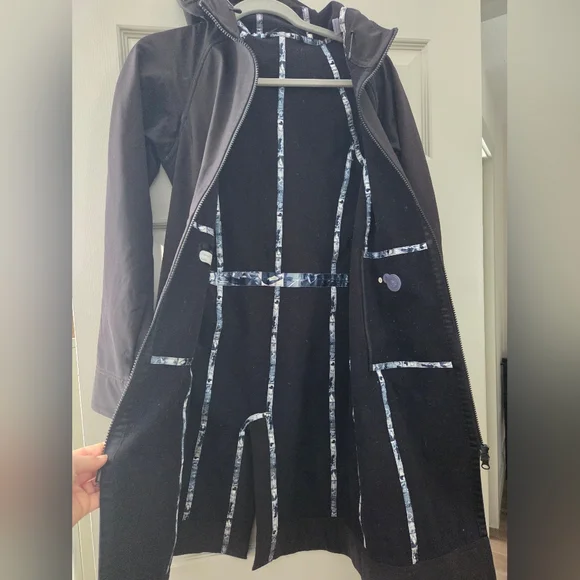 Lululemon Soft Shell Jacket Sz.4 - Picture 3 of 7